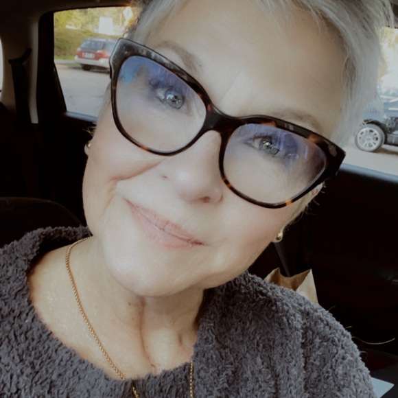 Meet your Posher, Wendy - Picture 3 of 3